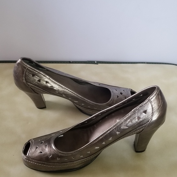 A2 Aerosol Heels - Picture 2 of 5